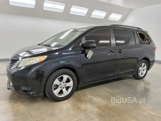 TOYOTA SIENNA LE