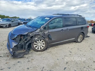 TOYOTA SIENNA LE