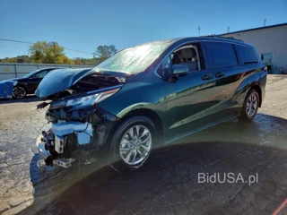 TOYOTA SIENNA LE