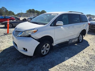 TOYOTA SIENNA LE