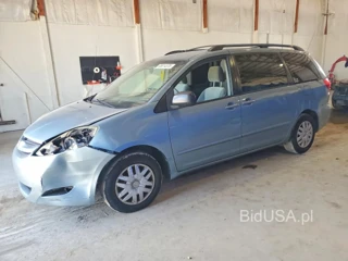 TOYOTA SIENNA LE 7-PASSENGER