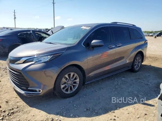 TOYOTA SIENNA XLE