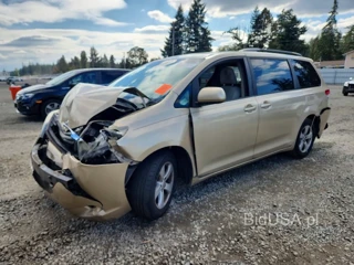 TOYOTA SIENNA LE