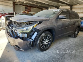 TOYOTA HIGHLANDER SE