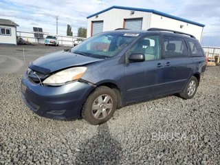 TOYOTA SIENNA LE 7-PASSENGER