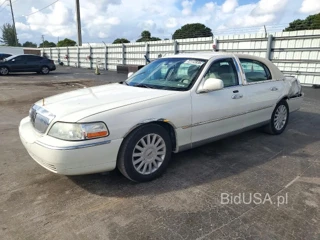 LINCOLN TOWN CAR SIGNATURE