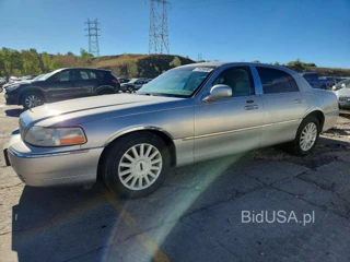 LINCOLN TOWN CAR SIGNATURE