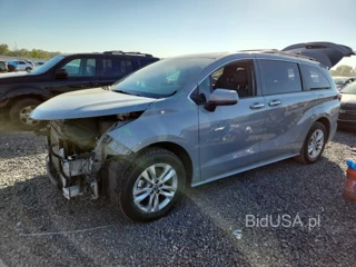 TOYOTA SIENNA WOODLAND EDITION