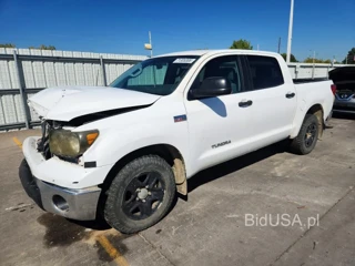 TOYOTA TUNDRA CREWMAX SR5