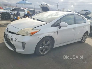 TOYOTA PRIUS PERSONA SERIES SE