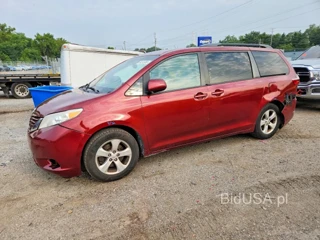 TOYOTA SIENNA LE