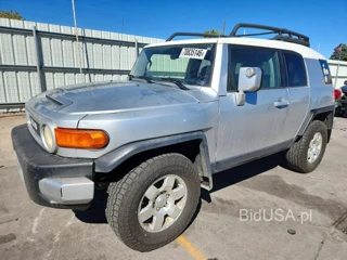 TOYOTA FJ CRUISER