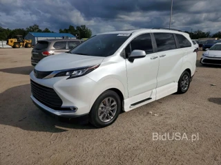 TOYOTA SIENNA XLE