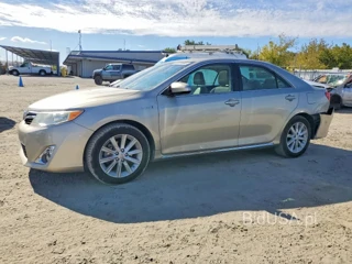 TOYOTA CAMRY HYBRID XLE