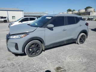 NISSAN KICKS SV