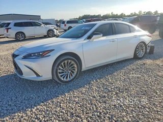 LEXUS ES 300H ULTRA LUXURY