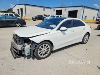 MERCEDES-BENZ A 220