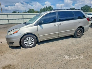 TOYOTA SIENNA CE 8-PASSENGER