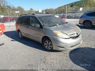 TOYOTA TOYOTA SIENNA LE