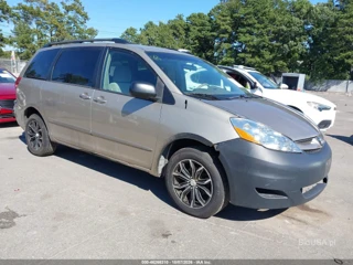 TOYOTA TOYOTA SIENNA LE