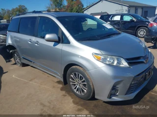 TOYOTA TOYOTA SIENNA XLE PREMIUM 8 PASSENGER