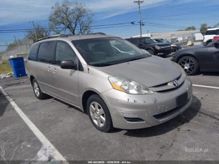 TOYOTA TOYOTA SIENNA LE