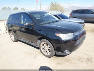 MITSUBISHI MITSUBISHI OUTLANDER SE