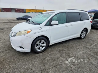 TOYOTA SIENNA LE