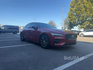 VOLVO S60 B5 MOMENTUM
