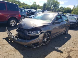 VOLKSWAGEN GOLF R