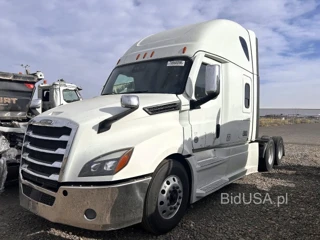 FREIGHTLINER CASCADIA 126 SLEEPER CAB"