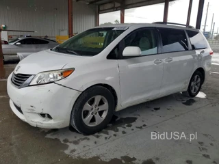 TOYOTA SIENNA LE