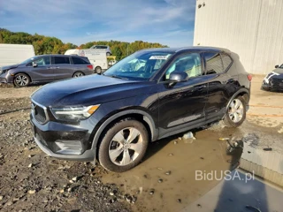 VOLVO XC40 T5 MOMENTUM