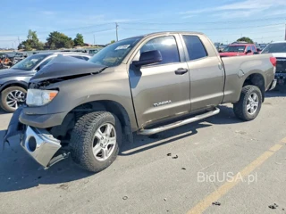 TOYOTA TUNDRA DOUBLE CAB SR5