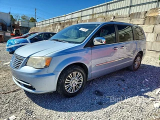 CHRYSLER TOWN & COUNTRY TOURING L