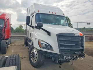 FREIGHTLINER CASCADIA 126