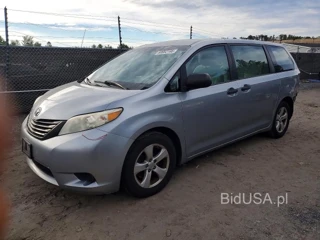 TOYOTA SIENNA BASE 7-PASSENGER