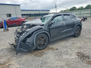 MERCEDES-BENZ GLA 250 4MATIC