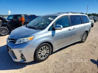 TOYOTA SIENNA XLE 8-PASSENGER