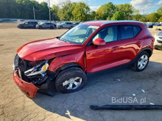 VOLVO XC40 T5 MOMENTUM