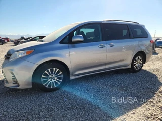 TOYOTA SIENNA XLE 8-PASSENGER