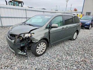 TOYOTA SIENNA LE