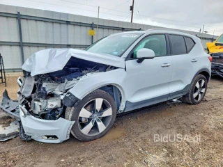 VOLVO XC40 T5 MOMENTUM