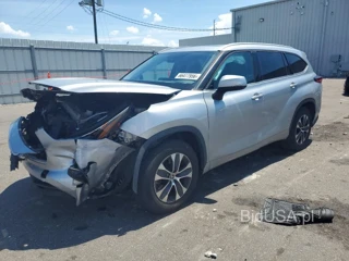 TOYOTA HIGHLANDER XLE