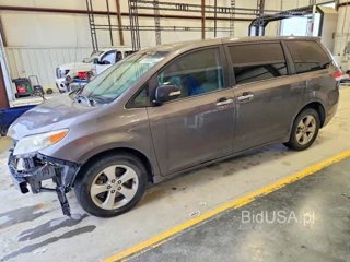 TOYOTA SIENNA LE