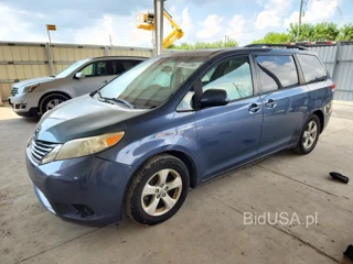 TOYOTA SIENNA LE
