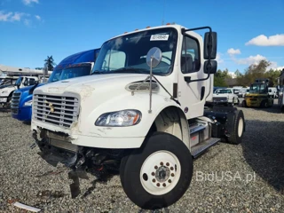 FREIGHTLINER M2 106 MEDIUM DUTY