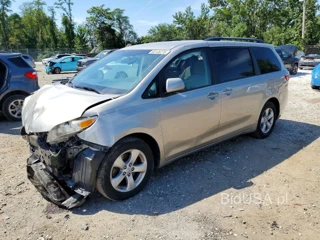 TOYOTA SIENNA LE