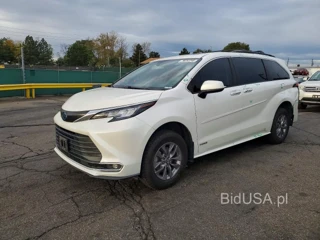 TOYOTA SIENNA XLE