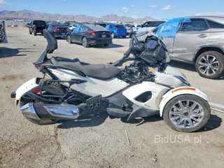 CAN-AM SPYDER ROADSTER ST